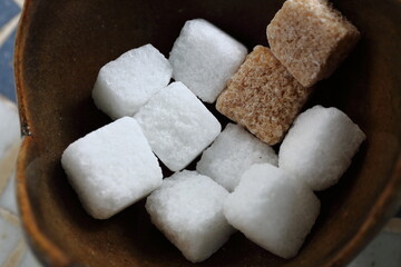 器の中の角砂糖