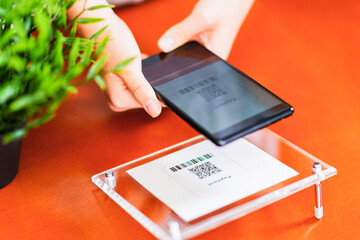 QRコード決済　スマホ決済　非接触決済　キャッシュレス　【ウィズコロナのニューノーマル】