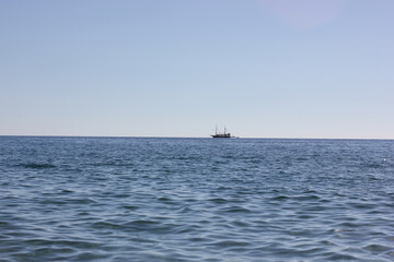 Obraz premium Alanya, TURKEY - August 10, 2013: Travel to Turkey. The pier. Clear blue sky. The waves of the Mediterranean Sea. Water surface. Coast.