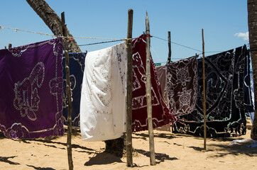 Nappe ajour&eacute;es traditionnelles &agrave; Ampangorina, Nosy Komba - Madagascar