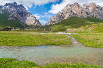 River coming from Köl-Suu mountain range, Kurumduk valley, Naryn province, Kyrgyzstan, Central Asia