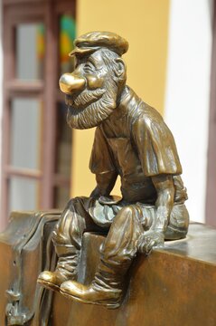 bronze lion statue