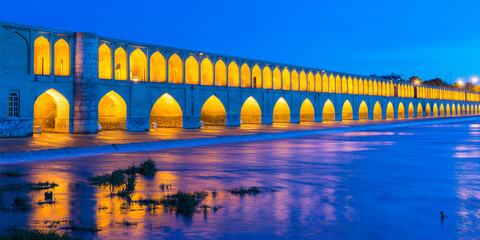 Si-o Se Pol bridge or Allahverdi Khan at sunrise, Esfahan, Iran
