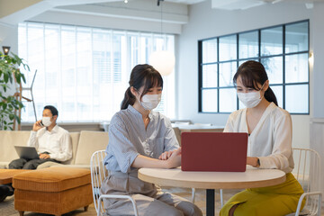 アジア人女性　２人　ポートレート