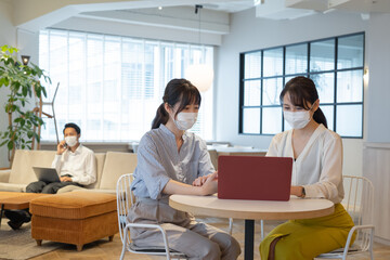 アジア人女性　２人　ポートレート