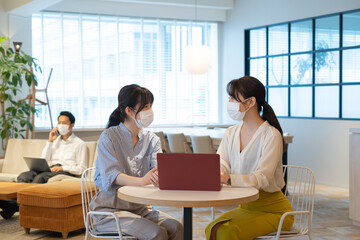 アジア人女性　２人　ポートレート