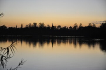 Fototapeta na wymiar Winter sunset reflected in lake