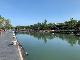 Fototapeta na wymiar Quai d'un canal à Hoi An, Vietnam