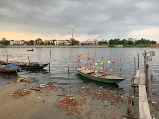Bateaux dans le port de Hoi An, Vietnam