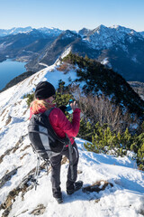 Fototapeta na wymiar Gratwanderung im Schnee