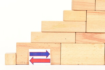 積み木と左右の矢印