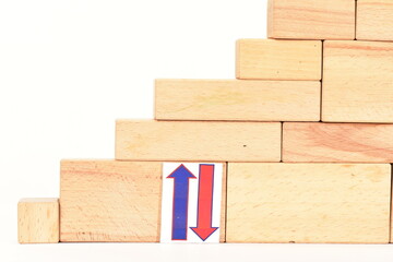 積み木と上下の矢印	