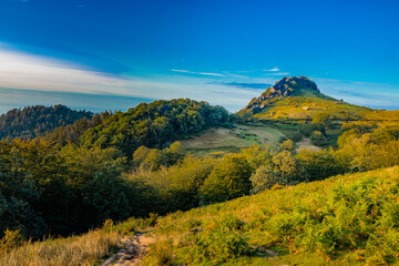 Trecking por montes de Andoain del Pais Vasco al atardecer