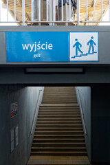 Wyjście z peronu stacji kolejowej © Miroslaw