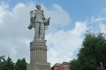 Fototapeta na wymiar Monumento marmoreo a Vittorio Emanuele II di Savoia a Chiavari.