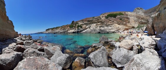 Santa Cesarea Terme - Panoramica della spiaggia di Torre Miggiano dagli scogli