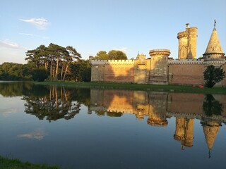 Die Franzensburg, Spiegelung im See