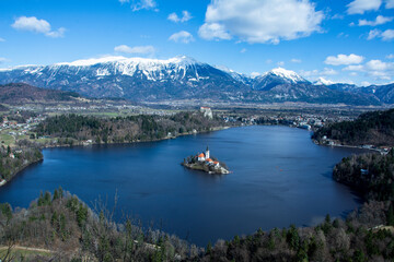 Fototapeta na wymiar Early spring on famous Bled lake in Slovenia.