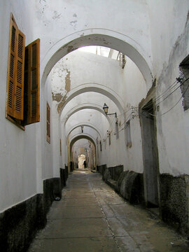 GHADAMES, LIBYA. OASIS TOWN IN WESTERN LIBYA. TRADITIONAL OASIS ARCHITECTURE IN THE SAHARA DESERT.