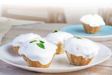 Fototapeten Maiglöckchen Cupcake with white cream in a plate. Nearby lies a bouquet of lilies of the valley  © Serhii Prystupa