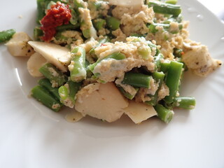 fresh warm green beans salad