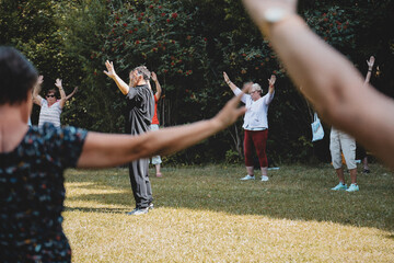 Qi Gong auf der Wiese 25