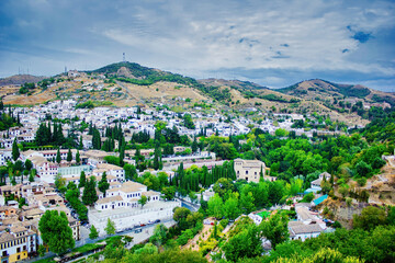 Obraz premium Granada, Spain - September 05, 2015: The Albaicin neighborhood view from top of the hill right across Alhambra