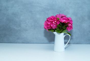 Fototapeta na wymiar Beautiful hortensia in a vase. 