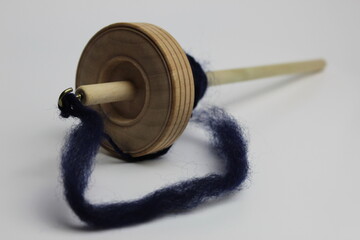 Top Whorl Drop Spindle with Yarn - obrazy, fototapety, plakaty