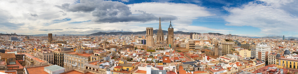 Fototapeta na wymiar Barcelona - The panorama of the city with the old Cathedral in the centre.
