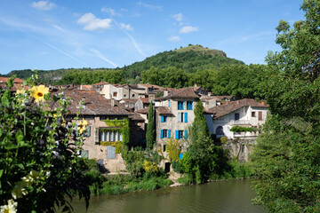 Fototapeta na wymiar Village de Saint-Antonin-Noble-Val