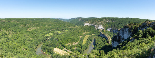 Vue panoramique sur le Cirque de Bône et l'Aveyron