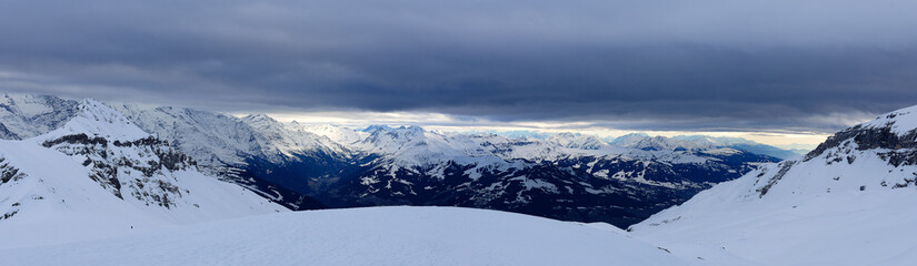 Fototapeta na wymiar Flaine (74) : panorama de la chaine montagneuse des Alpes