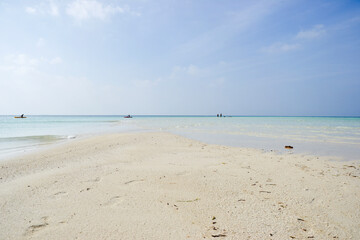 Fototapeta na wymiar Maldives Beach Beautiful Fun Island. Perfect beach scene vacation and summer holiday concept.