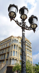 Fototapeta na wymiar Detalles en los edificios europeos y sus balcones. 