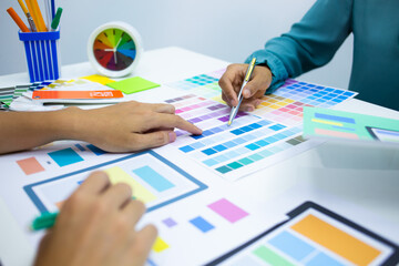 concept Team designers Presentation model the mobile phone screen to suit their usage.UX UI