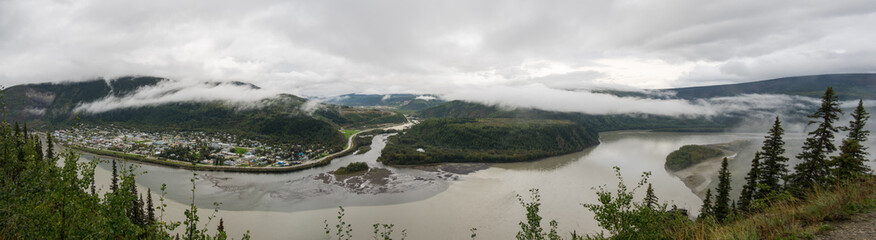 Klondike met Yukon river in Dawson