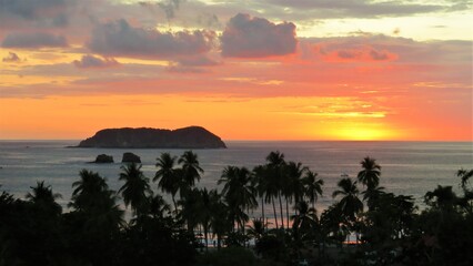 Fototapeta na wymiar sunset over the sea off Manuel Antonio, Costa Rica