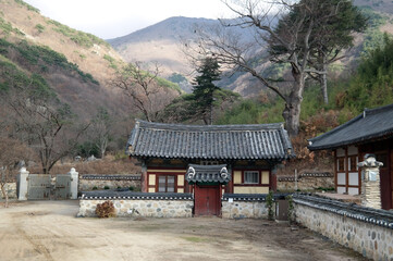 Fototapeta na wymiar South Korea Pyochungsa Buddhist Temple