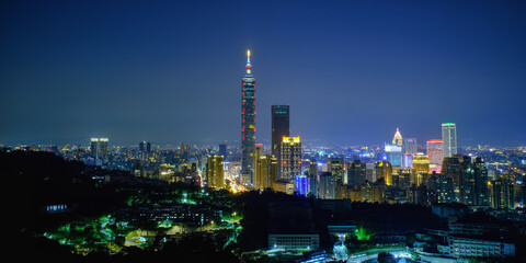 Fototapeta na wymiar Taipei, Taiwan - February 19, 2018: Taipei is a capital city of Taiwan. Asia modern business concept image, panoramic skyline cityscape (night view), shot in Taipei, Taiwan.
