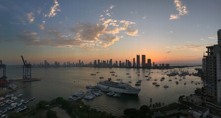 bahia de cartagena de indias, atardecer 