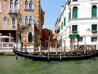 Fototapeta na wymiar Venetian palazzo and gondola on the Grand canal