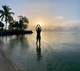 Fototapeta premium girl on the beach at sunset