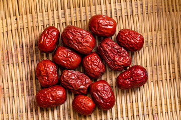 Red jujube, medlar, blood and ear dried lily decoction