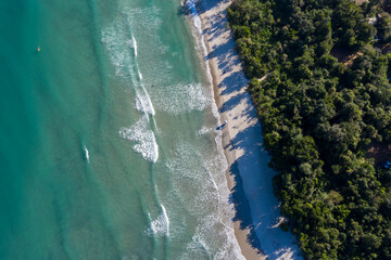 imagem aérea da linda praia de Toninhas em Ubatuba, litoral de São Paulo. Fotos vistas por cima e...