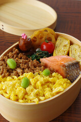 わっぱのそぼろ弁当