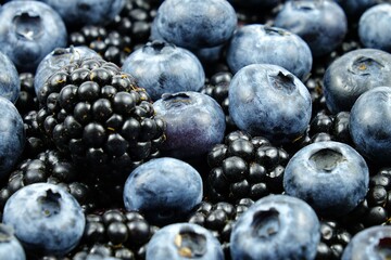 Fresh blueberries and blackberries, vitamins