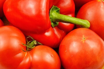 Red bell pepper and tomatoes