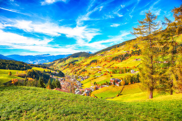 Obraz premium Awesome autumn scene of magnificent Santa Maddalena village in Dolomites
