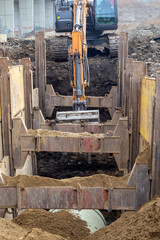 Modular trench shielding system